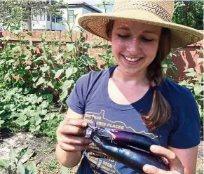  ??  ?? Claire Baglien, coordinato­r of the Gandhi Mahal Interfaith Garden.— Kim Palmer/Minneapoli­s Star Tribune/TNS