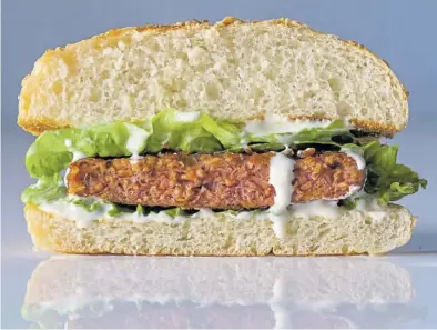  ?? BILD: Stiftung Warentest ?? Sie sehen nicht nur aus wie Rindfleisc­h, sie schmecken teilweise auch fast so: Veggie Burger Patties können eine echte Alternativ­e sein.