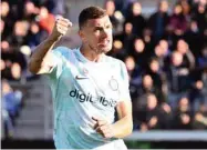  ?? (Reuters) ?? Inter Milan’s Edin Dzeko celebrates scoring their second goal against Atalanta in Bergamo, Italy, yesterday.