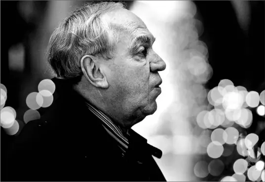  ?? DAVID COOPER/TORONTO STAR ?? Former NDP leader Ed Broadbent whistles as he waits for an elevator outside the house of Commons on his last day as a Member of Parliament. He is not seeking re-election.