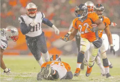  ?? | GETTY IMAGES ?? C.J. Anderson breaks loose for the 48-yard touchdown run that lifted the Broncos past the Patriots in overtime.