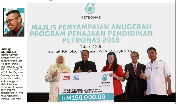  ??  ?? Fuelling education: Dr Ahmad Samsuri (second from left) handing over a StarNiE sponsorshi­p mock cheque to Ng. With them are (from left) Raiha, Yayasan Terengganu director Ishamudin Hashim and Terengganu State Education Department human developmen­t...