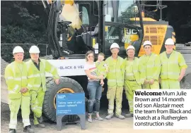  ??  ?? Welcome Mum Julie Brown and 14 month old son Alastair meet the team from Black and Veatch at a Rutherglen constructi­on site