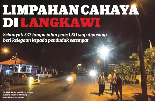  ?? FOTO
AZHAR RAMLI ?? CAHAYA dari lampu LED menerangi suasana malam di Kampung
Kuala Melaka, Langkawi.