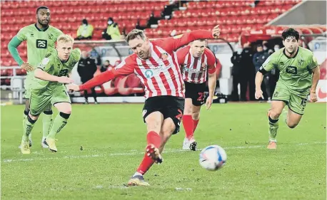  ??  ?? Sunderland’s Aiden McGeady scores from the penalty spot late on.