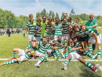  ??  ?? A equipa do Sporting festejou em Coimbra o 13.º título em 55
edições