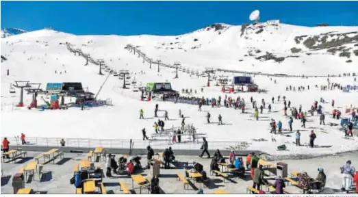  ?? REPOORTAJE GRÁFICO: JESÚS JIMÉNEZ / PHOTOGRAPH­ERSSPORTS ?? Buena asistencia ayer para poner el broche a una temporada muy difícil en Sierra Nevada.