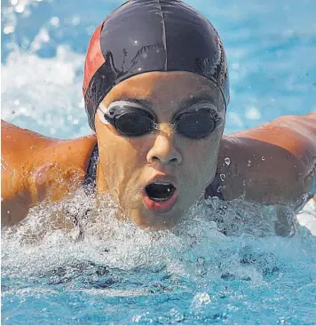  ??  ?? Natación. Celina Márquez es la carta más importante que tiene la natación cuscatleca.