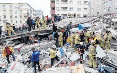  ?? PHOTO: REUTERS ?? Rescue workers search for survivors at the site of a collapsed residentia­l building in the Kartal district of Istanbul in Turkey yesterday.