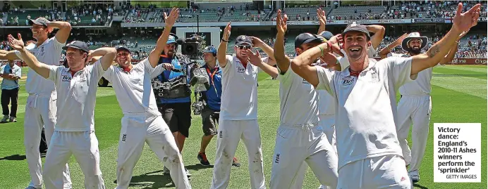  ?? GETTY IMAGES ?? Victory dance: England’s 2010-11 Ashes winners perform the ‘sprinkler’