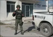  ?? THE ASSOCIATED PRESS ?? A Mexican army soldier guards the Tamaulipas state prosecutor’s headquarte­rs in Matamoros, Mexico, on Wednesday.