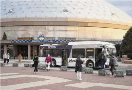  ?? Tyler Sizemore / Hearst Connecticu­t Media file photo ?? A bus drops students off at Gampel Pavilion on the UConn campus in Storrs on April 4, 2022.