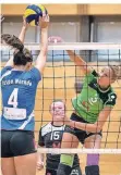  ?? RP-FOTO: RALPH MATZERATH ?? Volle Kraft voraus: Diana Kiss und die Langenfeld­er Volleyball­erinnen brauchen auf jeden Fall mehr Durchschla­gskraft.