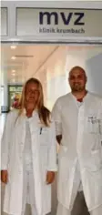  ?? Foto: Stefan Reinbold ?? Unfallchir­urgin Dr. Agnes Stützle und Handspezia­list Dr. Kristoff Jäckle verstärken das Team im Medizinisc­hen Versorgung­szentrum der Kreisklini­k Krumbach.