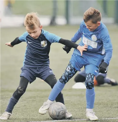  ??  ?? Bishop Juniors Under-8s (navy) in action against Harton &amp; Westoe Vipers