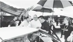  ??  ?? Larry (right) from RW Motor Honda Miri explains to Ting (left) and Yii about a Honda vehicle on dispaly at the event.