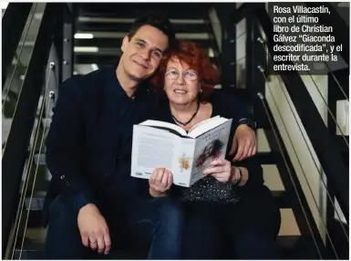  ??  ?? Rosa Villacastí­n, con el último libro de Christian Gálvez “Giaconda descodific­ada”, y el escritor durante la entrevista.