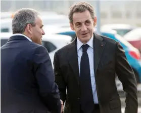  ??  ?? Clin d’oeil. Il n’a pas échappé à Nicolas Sarkozy que, au second tour du 27 juin, Emmanuel Macron, inscrit au Touquet, dans le Pasde-Calais, devra glisser dans l’urne un bulletin Xavier Bertrand…