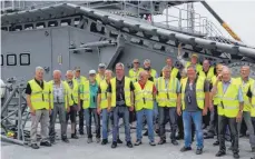  ?? FOTO: FEUERWEHR ALTERSABTE­ILUNGEN ?? Begeistert waren die Teilnehmer der Altersabte­ilungen von der Führung bei Liebherr.