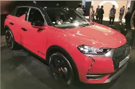  ??  ?? Succès phénoménal sur le stand DS au Mondial avec trois variantes du tout nouveau DS Crossback, désormais en cinq portes. Il sera également décliné en version  % électrique. (Photos François Stagnaro)