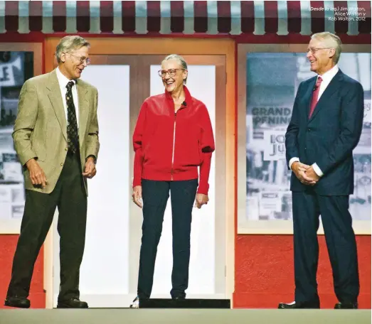  ?? ?? (Desde la izq.) Jim Walton, Alice Walton y Rob Walton, 2012