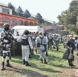  ?? EFE ?? Ejército y Guardia durante el operativo en Topilejo, Tlalpan.