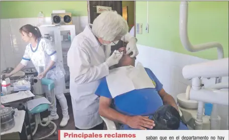  ??  ?? Médicos voluntario­s del Brasil brindan atención a los pobladores de Fuerte Olimpo cada cierto tiempo. De esta forma se suple una responsabi­lidad del Estado Paraguayo.