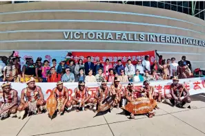  ?? ﬀCHINESE EMBASSY IN ZIMBABWE# ?? A ceremony is held to welcome the first Chinese tourist group after the pandemic at the Victoria Falls Internatio­nal Airport, Zimbabwe, on 17
May