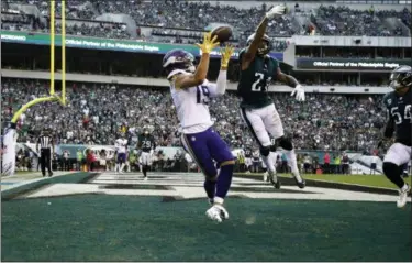  ?? MATT ROURKE — THE ASSOCIATED PRESS ?? Minnesota Vikings’ Adam Thielen (19) catches a touchdown against Philadelph­ia Eagles’ Ronald Darby (21) during the first half of an NFL football game, Sunday.