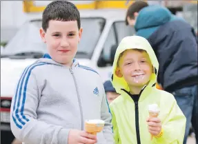  ?? Photograph: Abrightsid­e Photograph­y. F26 caol gala 09 ?? Left: Asher Johnston, left, and Gregor Shearer enjoy an ice cream.