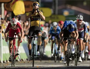  ??  ?? Déjà vainqueur cette année des Strade Bianche, de Milan-Sanremo et sur le Dauphiné, le Flamand confirme sur la Grande Boucle. (Photos AFP)