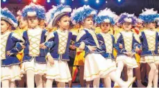  ?? ARCHIV-FOTO: HAFI ?? Die Dergelgard­e tanzt beim Kinderfasc­hing am 19. Februar in der Stadthalle.