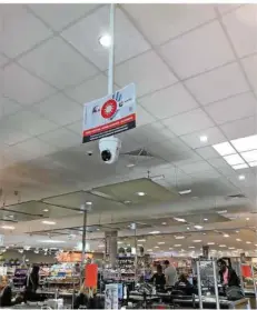 ?? FOTO: ALEXANDER MANDERSCHE­ID ?? Sorgte 2020 für Irritation­en bei Kunden und Datenschüt­zern: eine Wärmebildk­amera in einem saarländis­chen Supermarkt.