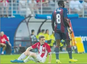  ?? FOTO: JUAN ECHEVERRÍA ?? Sustituido Muniain no pudo disfrutar con el balón ayer en Ipurua