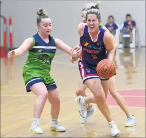  ?? Pictures: PAUL CARRACHER ?? DETERMINAT­ION: Horsham Hornets basketball­er Olivia Jones, above, evades her Warrnamboo­l opponent during the latest round of Country Basketball League competitio­n on Saturday; left, Hornet Ema Iredell eyes off a pass to a teammate.