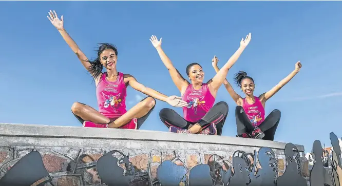  ?? KEEPING FIT : Nono Tembani, middle, finds inspiratio­n exercising with “workout partners” Ruche Jansen, left, and Ruwayda Kaisi ??