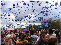  ??  ?? Vigil: 1,500 mourners released balloons on Saturday