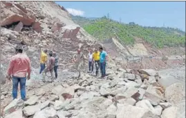  ?? ANI ?? Restoratio­n work underway near the Dewal Bridge on the Jammu-Srinagar National Highway, in Udhampur district on Thursday.