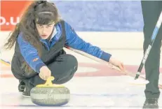  ??  ?? Focus Lisa’s aim is to curl for Team GB in the Winter Olympics