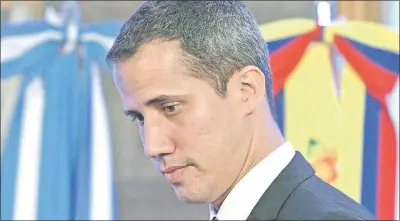  ??  ?? El líder opositor venezolano Juan Guaidó se ha mostrado decidido a retornar a su país, donde estará a merced de las fuerzas del régimen chavista, que mantiene cerca de 300 presos políticos en sus cárceles.