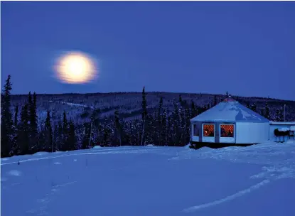  ?? The Washington Post ?? ABOVE:
The moon rises above a yurt at Borealis Basecamp in
Fairbanks, Alaska.