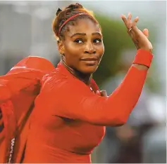  ?? PHOTO AFP ?? Serena Williams salue la foule après avoir subi sa pire défaite en carrière, mardi dernier, au tournoi de San Jose