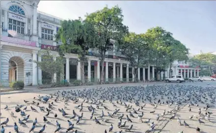  ?? BIPLOV BHUYAN/HT PHOTO ?? Connaught Place has just pigeons, and no people, on March 22, the day Prime Minister Narendra Modi announced a janta curfew.