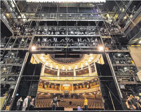  ?? FOTO: ROLAND RASEMANN ?? Ein Blick von der Bühne des Opernhause­s Stuttgart in den Zuschauerr­aum.
