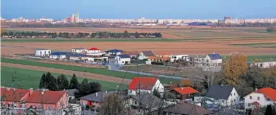  ?? ?? Rast cien nehnuteľno­stí sa spomaľuje, zvyšujú sa však úroky na hypotékach.
FOTO: Hn/marek kmeť