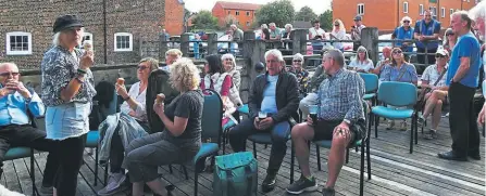  ?? PHOTO: JANET RICHARDSON ?? Bensley’s ice creams were very popular on a warm afternoon.