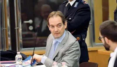  ??  ?? Imputato Matteo Cagnoni in aula, imputato dell’omicidio della moglie Giulia Ballestri, nella foto sotto