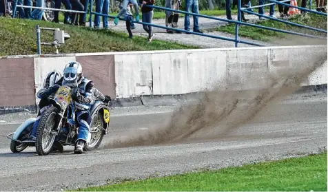  ??  ?? Vollgas in Haunstette­n: Das Speedway Duo Markus Brandhofer und Tim Scheuneman­n (am Steuer) gaben zwar Vollgas, doch zum Sieg beim Heimrennen reichte es nicht.