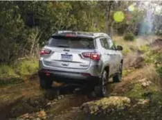  ?? |JEEP ?? Como todo un buen Jeep, las capacidade­s 4x4 vienen de la mano en la versión Trailhawk, incluso recibe la certificac­ión Trailrated todo camino.