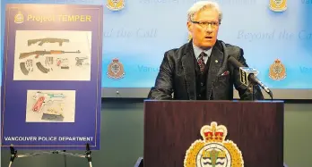  ?? MIKE BELL ?? Vancouver Police Department Supt. Mike Porteous talks to reporters Thursday, announcing that the VPD and the Coordinate­d Forces Special Enforcemen­t Unit seized four guns and arrested seven men.